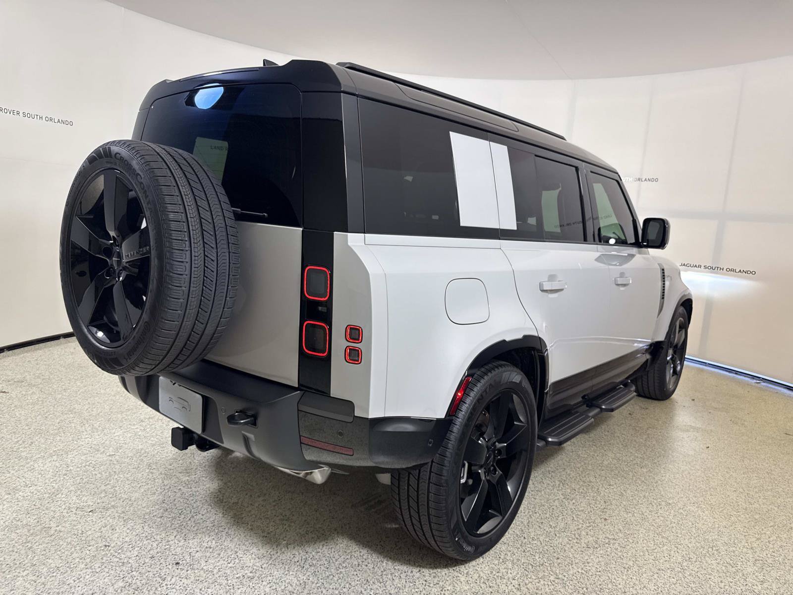 New 2026 Land Rover Defender 110 X-Dynamic SE AWD/4WD image 5