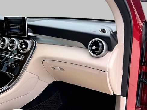 Used 2019 Mercedes-Benz GLC 300 image 17