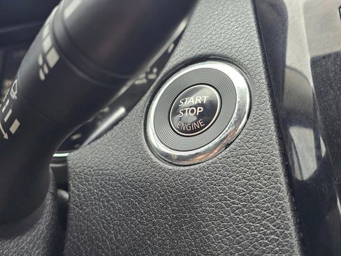 Used 2019 Nissan Rogue SV AWD/4WD image 30