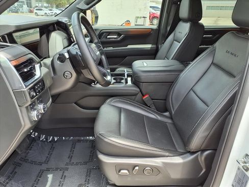 Used 2025 GMC Yukon XL Denali AWD/4WD image 20