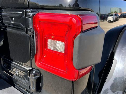 Used 2024 Jeep Wrangler Unlimited Sahara AWD/4WD image 30