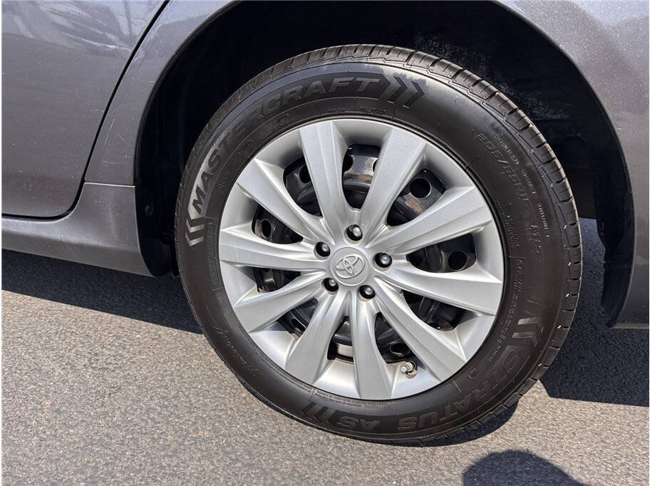 Used 2013 Toyota Corolla LE FWD image 15