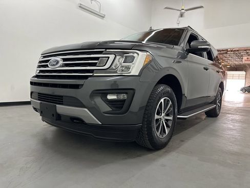 Used 2019 Ford Expedition XLT w/ Equipment Group 202A AWD/4WD image 17