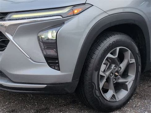Used 2024 Chevrolet Trax LT image 11