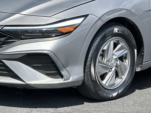 Used 2025 Hyundai Elantra SE w/ Cargo Package FWD image 8