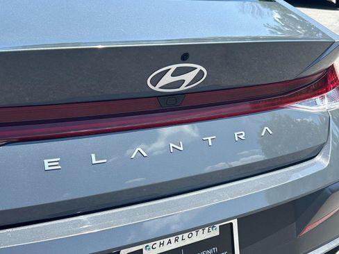 Used 2025 Hyundai Elantra SEL FWD image 11