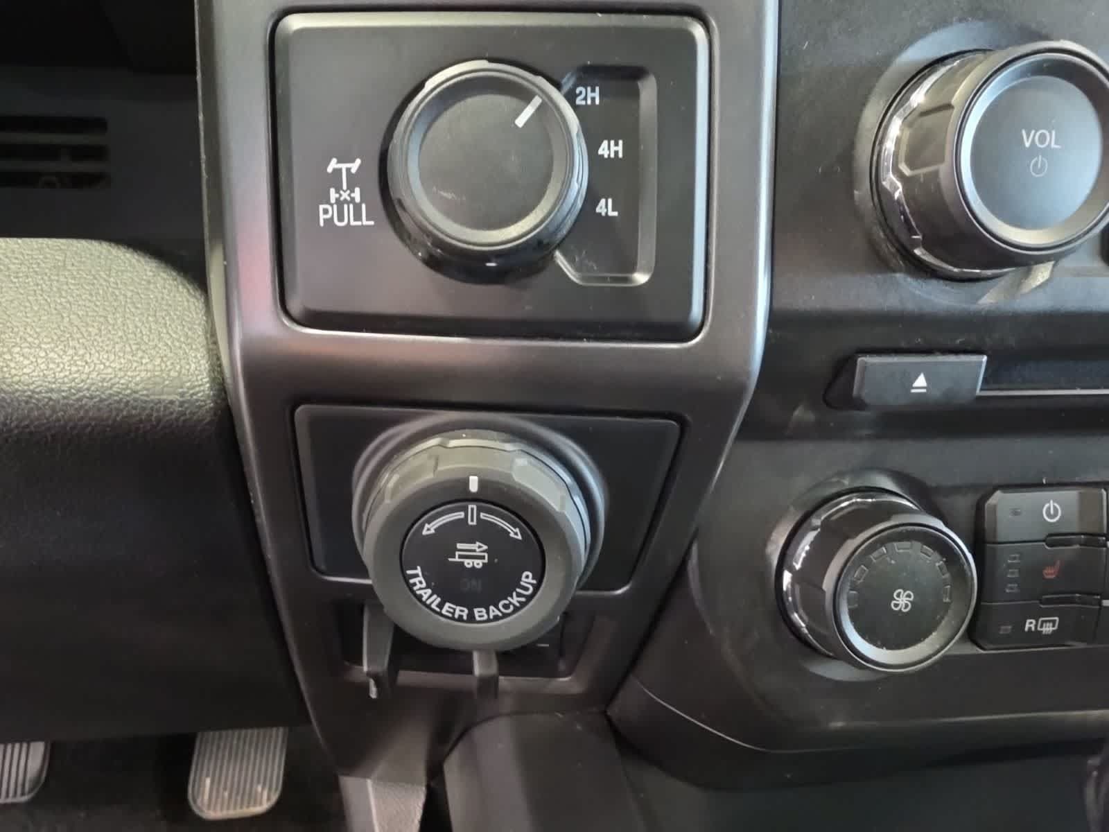 Certified 2018 Ford F150 XLT w/ Equipment Group 302A Luxury AWD/4WD image 30