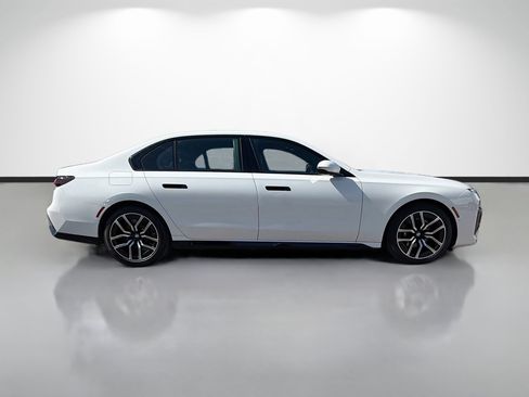 Used 2025 BMW 760i xDrive w/ Executive Package AWD/4WD image 2