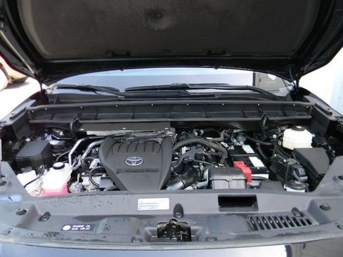 Used 2023 Toyota Highlander XLE AWD/4WD image 7