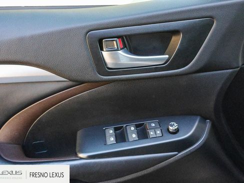 Used 2019 Toyota Highlander XLE w/ Carpet Mat Package (TMS) image 23