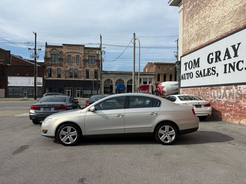 Used 2009 Volkswagen Passat Komfort FWD image 5