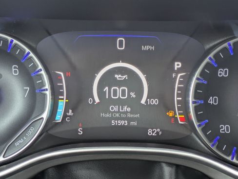 Used 2024 Chrysler Pacifica Touring-L FWD image 23