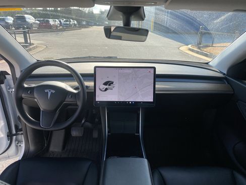 Used 2021 Tesla Model Y Long Range image 41