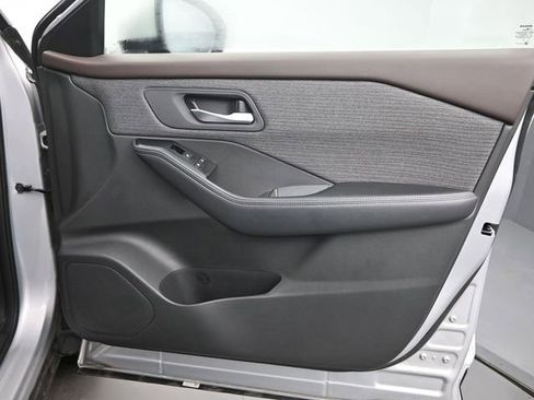 Used 2023 Nissan Rogue SV image 20