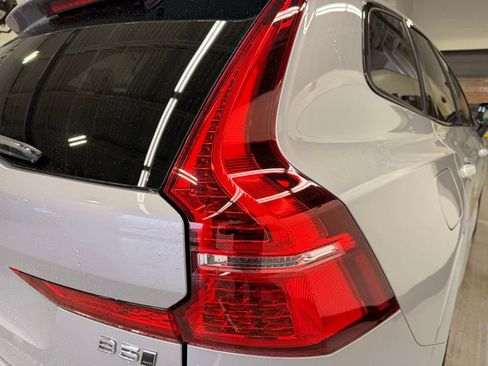 Used 2025 Volvo XC60 B5 Plus image 5