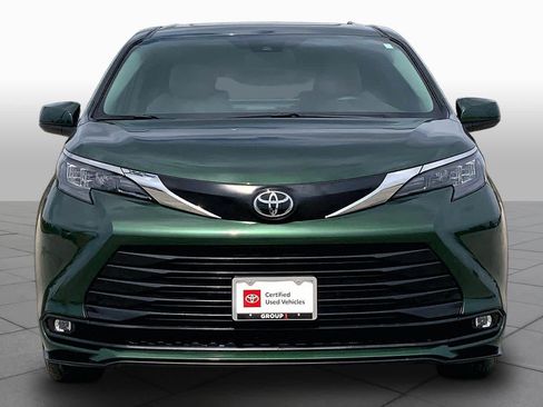 Certified 2026 Toyota Sienna XLE FWD image 4