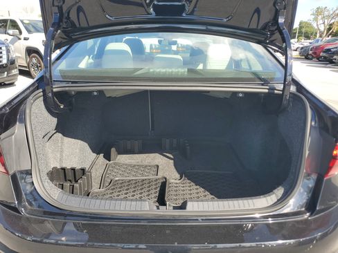 Used 2023 Volkswagen Jetta SE w/ Panoramic Sunroof Package image 29