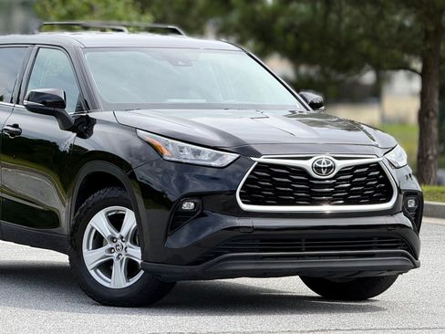 Used 2020 Toyota Highlander LE AWD/4WD image 47