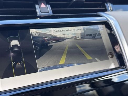 Used 2022 Land Rover Discovery Sport SE image 24