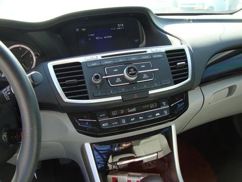 Used 2017 Honda Accord LX image 10