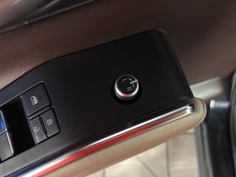 Used 2020 Toyota Highlander Limited AWD/4WD image 16