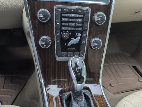 Used 2015 Volvo XC60 T6 Platinum image 20