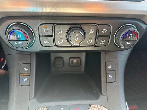 Used 2019 GMC Acadia Denali w/ Technology Package FWD image 12