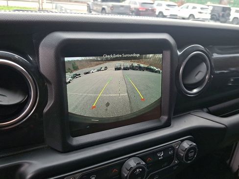 Used 2022 Jeep Wrangler Unlimited Sahara image 5