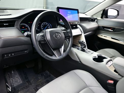 Used 2024 Toyota Venza XLE AWD/4WD image 13