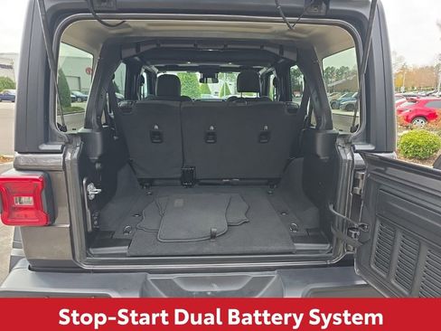 Used 2025 Jeep Wrangler Unlimited Rubicon image 14