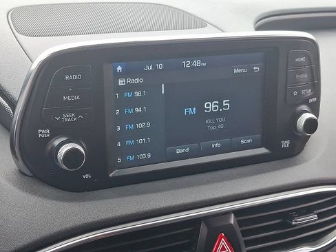 Used 2020 Hyundai Santa Fe SE FWD image 17