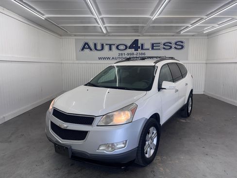 Used 2011 Chevrolet Traverse LT image 1
