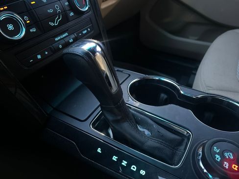 Used 2016 Ford Explorer XLT image 27