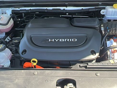 Used 2023 Chrysler Pacifica Touring-L image 12