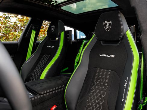 Used 2024 Lamborghini Urus Performante AWD/4WD image 31