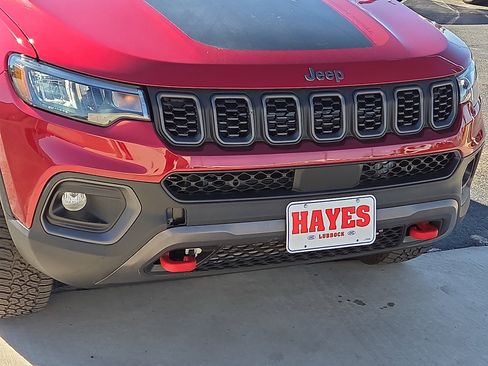 Used 2025 Jeep Compass Trailhawk image 6