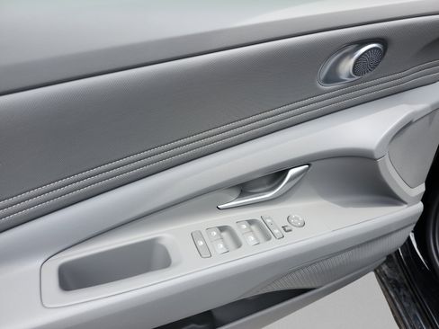 New 2026 Hyundai Elantra Sport FWD image 15