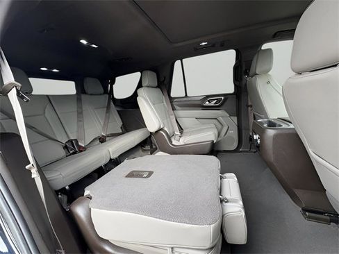 Used 2022 GMC Yukon SLT w/ SLT Luxury Package image 15