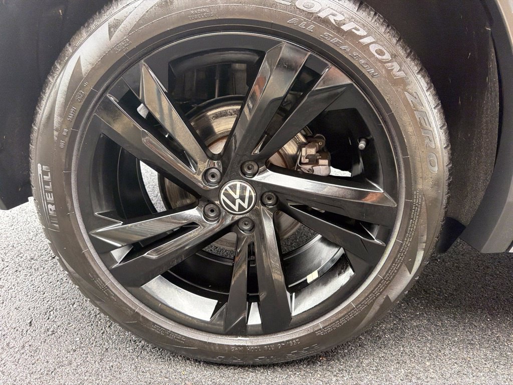 Used 2023 Volkswagen Tiguan SE R-Line FWD image 34