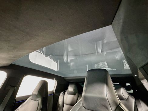Used 2024 Tesla Cybertruck AWD Crew Cab image 5