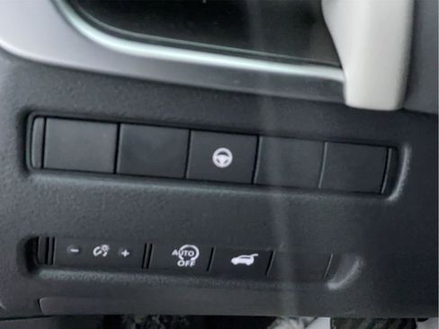 Used 2025 Nissan Rogue SV image 25