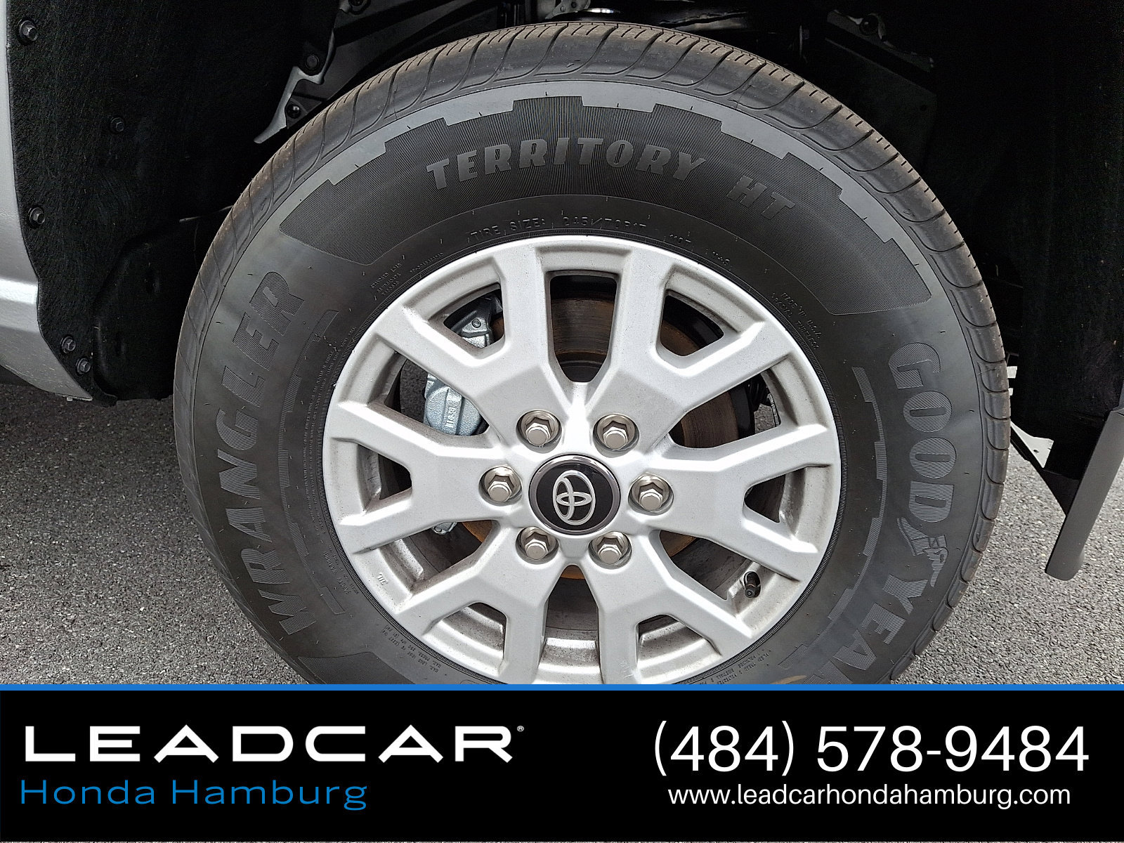 Used 2026 Toyota Tacoma SR5 AWD/4WD image 9
