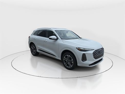 New 2025 Audi Q5 Premium image 2