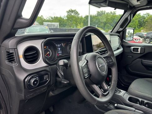 Used 2025 Jeep Wrangler Unlimited Sport AWD/4WD image 34