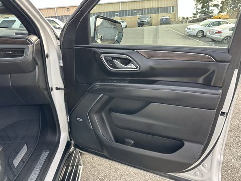 Used 2021 Chevrolet Tahoe LT w/ LT Signature Package image 19