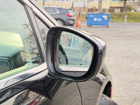 Used 2018 Chrysler Pacifica Touring-L image 82