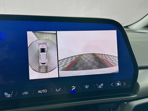 Used 2025 Chevrolet Equinox EV RS image 23