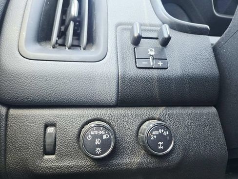 Used 2017 Chevrolet Colorado Z71 AWD/4WD image 19