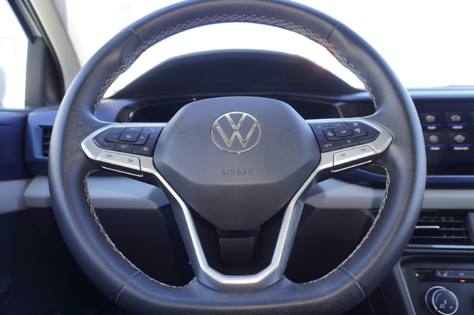 Used 2022 Volkswagen Taos SE AWD/4WD image 23