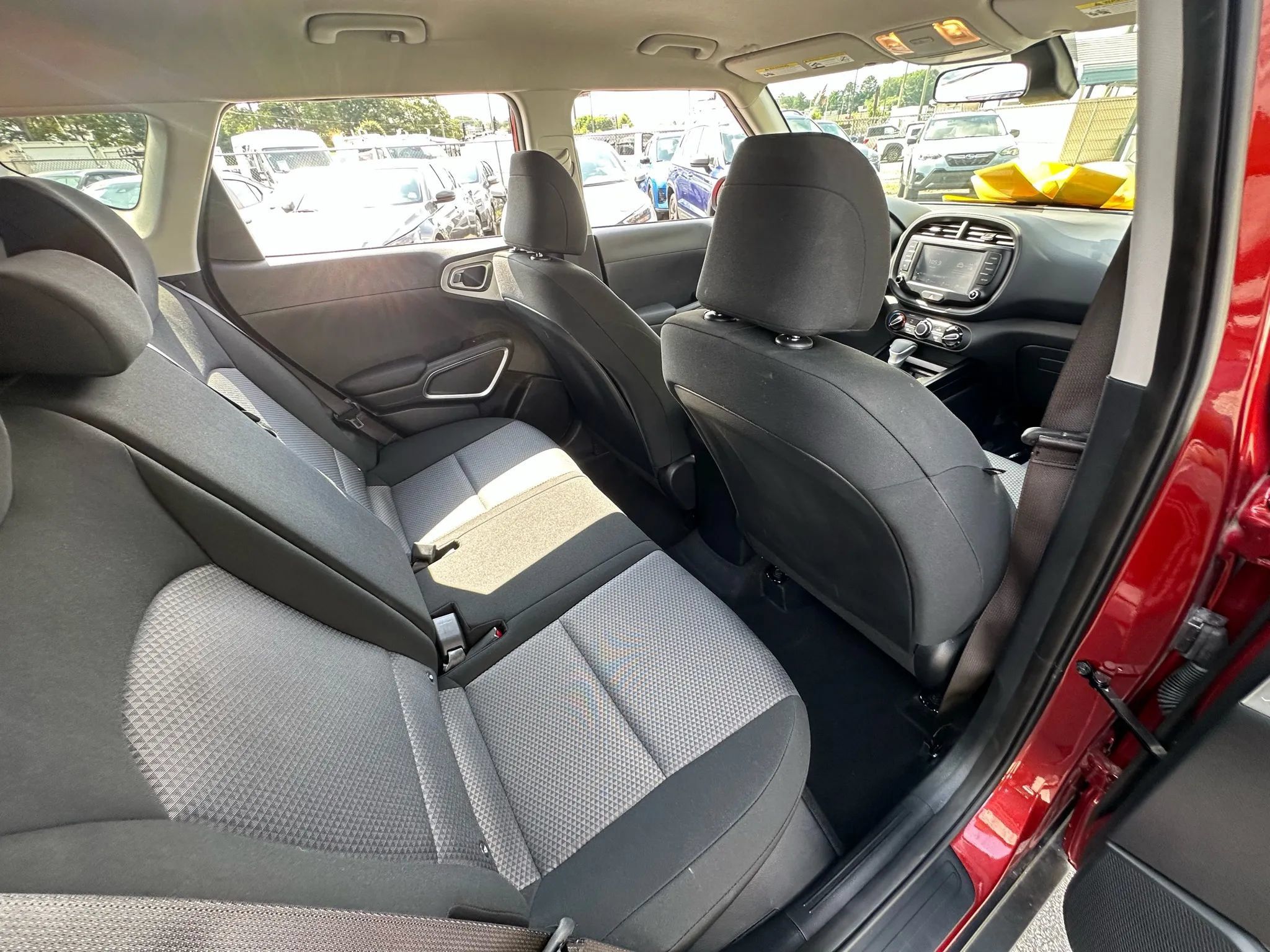 Used 2025 Kia Soul LX w/ LX Technology Package FWD image 16